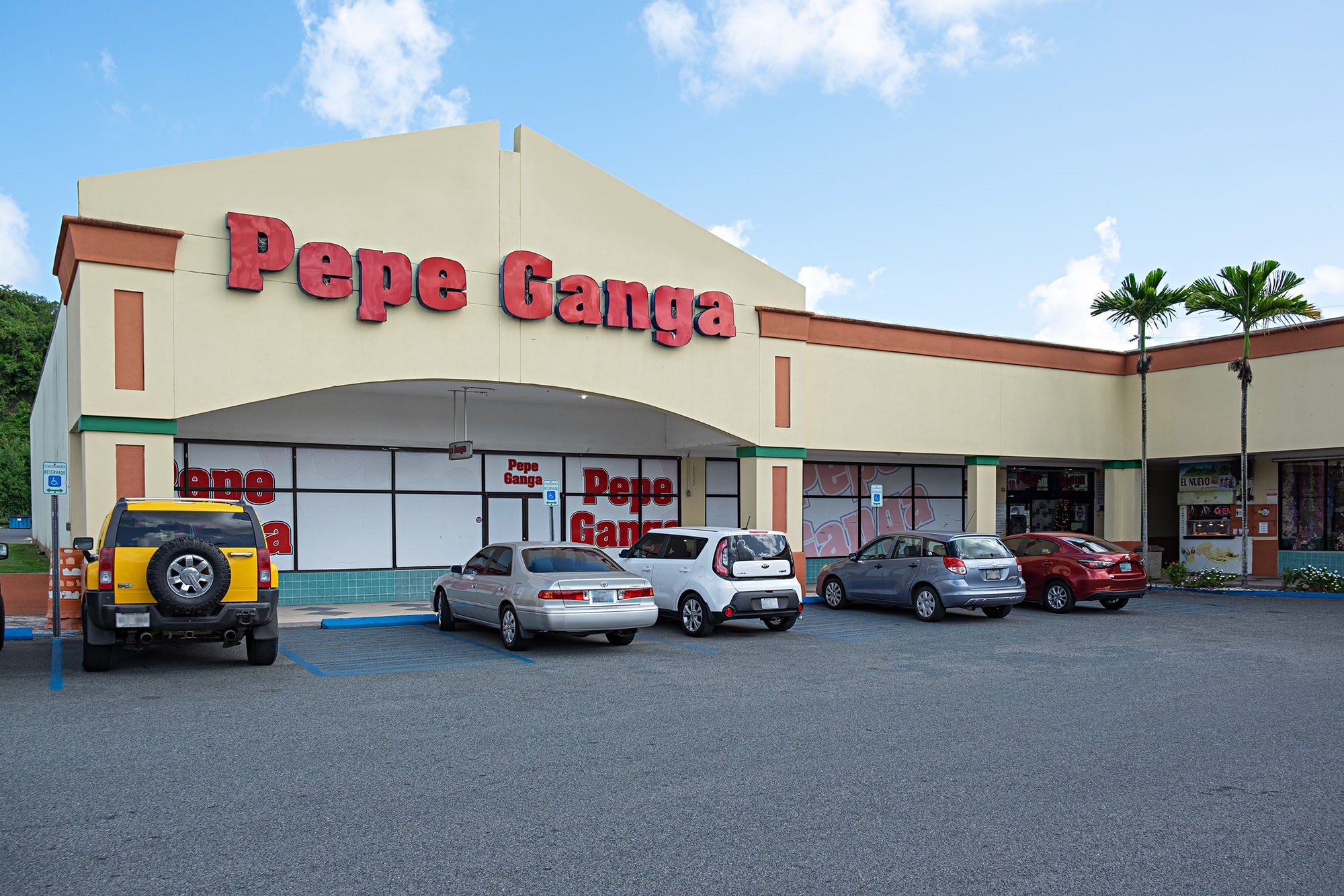 Join Burlington, Pepe Ganga & Grand Stores (Coming Soon) in a Newly  Redeveloped Rexville Towne Center in Bayamon, PR!